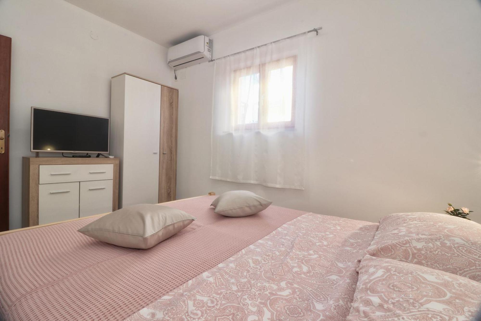 Studio Apartman Edy 3 PUY Exterior foto