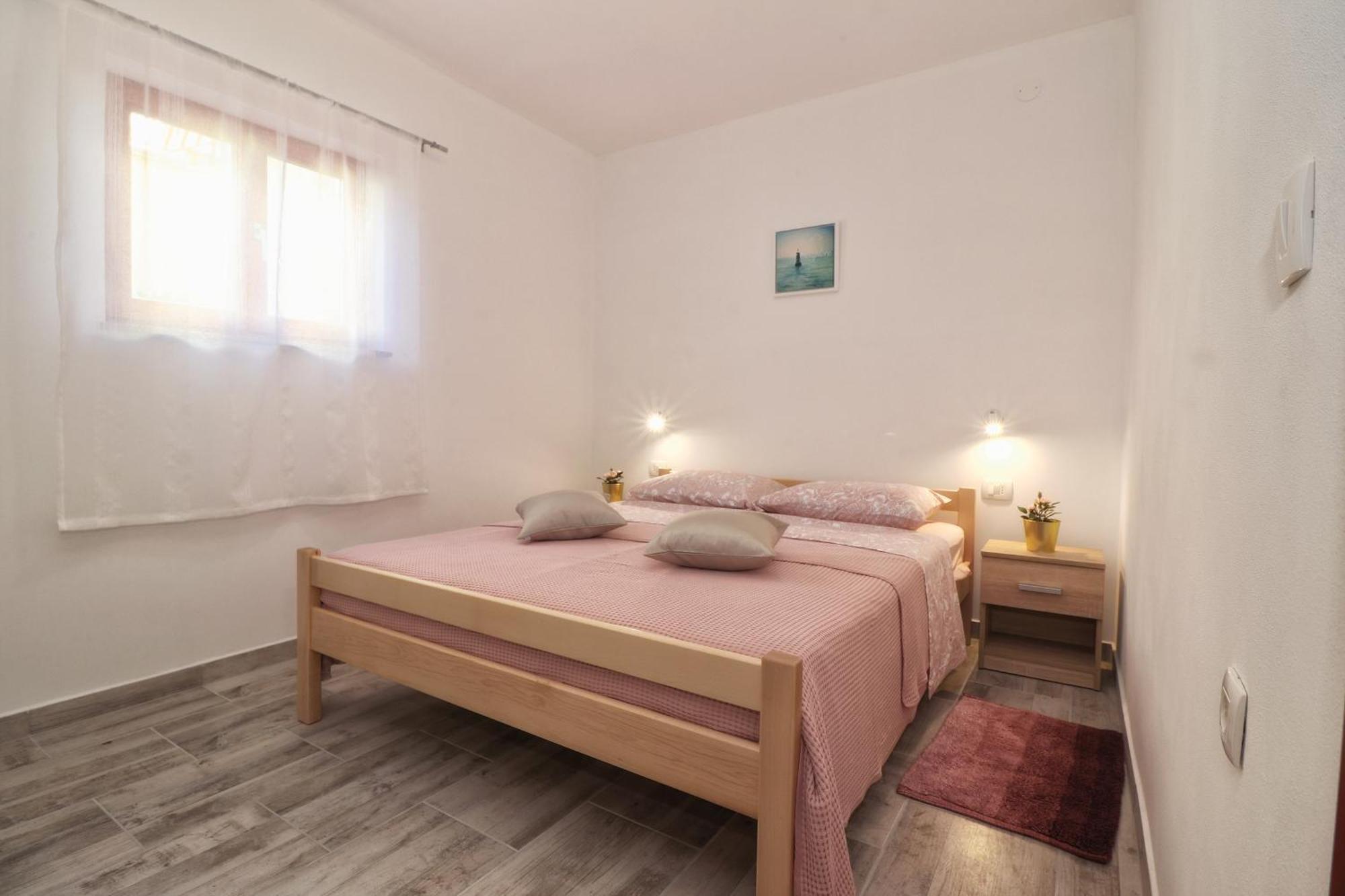 Studio Apartman Edy 3 PUY Exterior foto