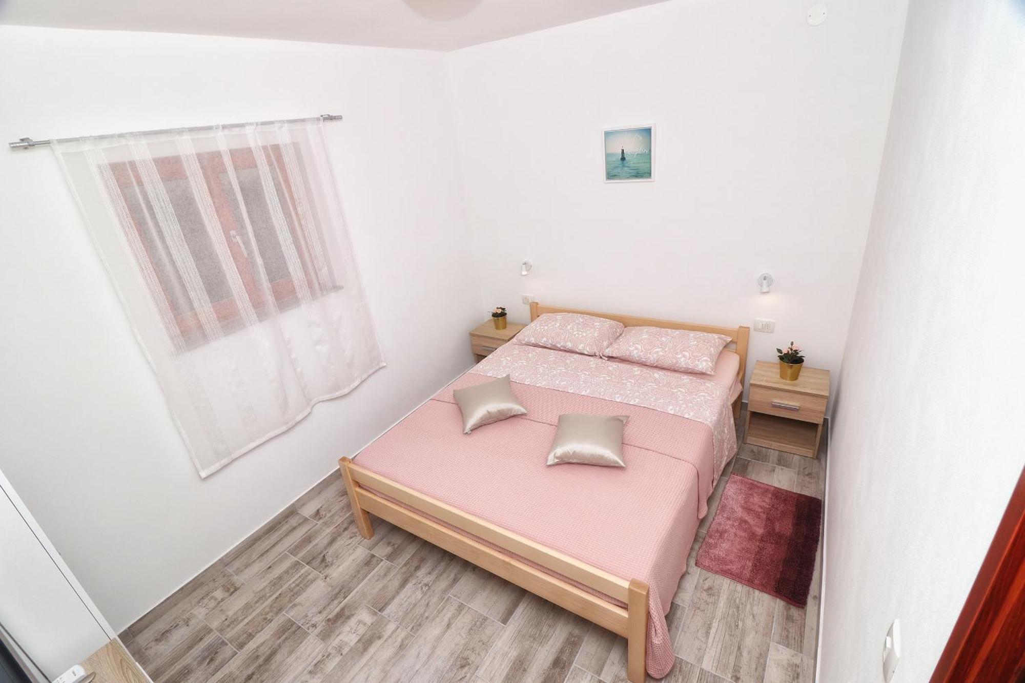 Studio Apartman Edy 3 PUY Exterior foto