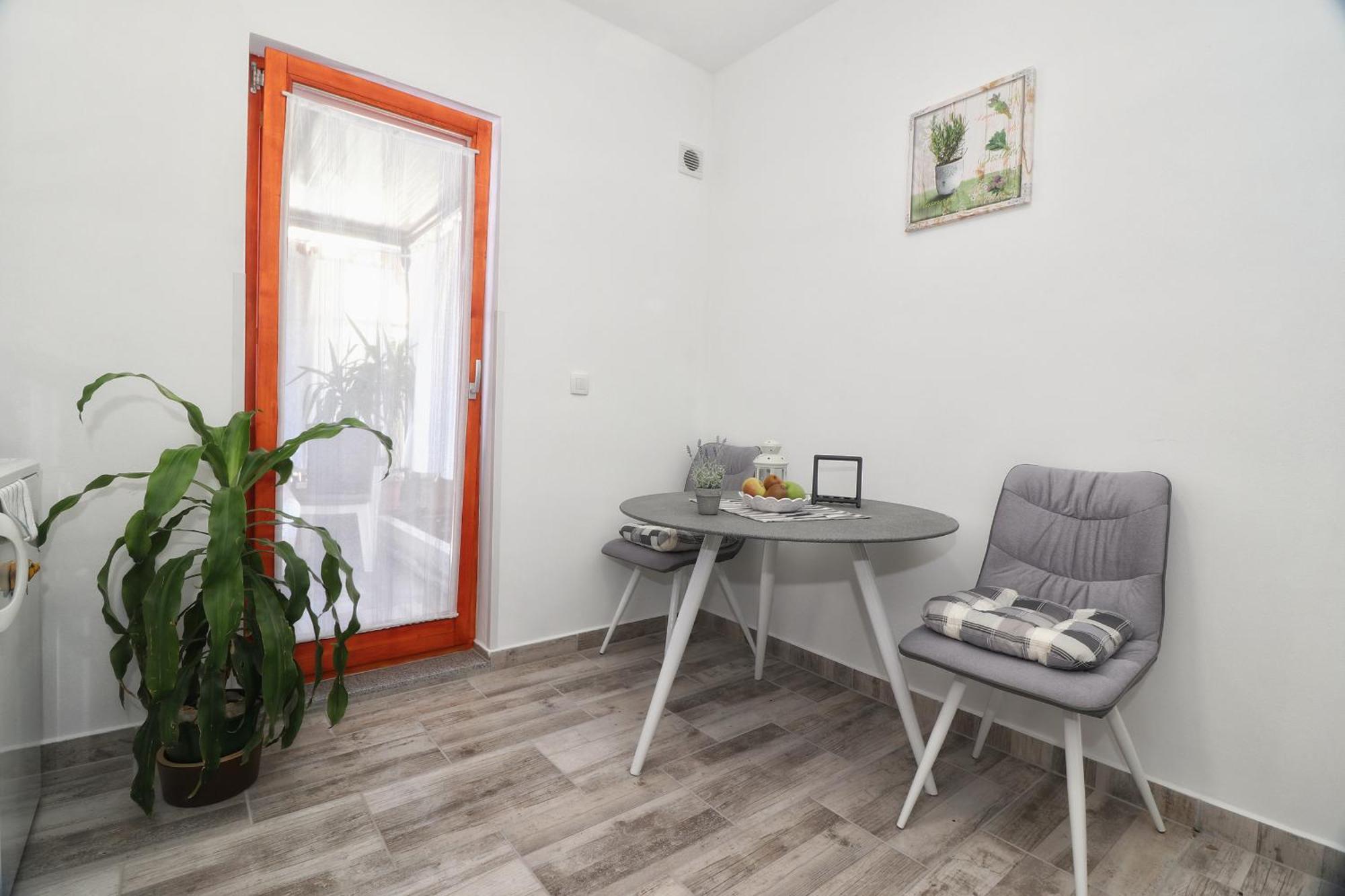 Studio Apartman Edy 3 PUY Exterior foto